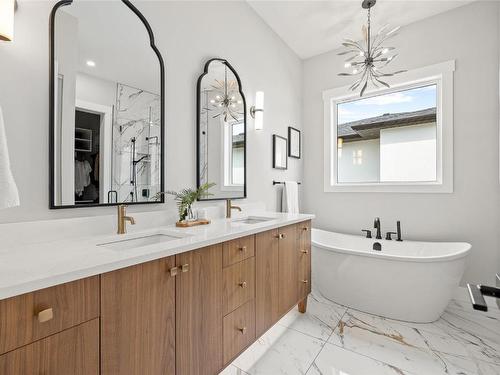 1562 Antler Court, Kelowna, BC - Indoor Photo Showing Bathroom