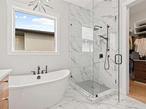 1562 Antler Court, Kelowna, BC - Indoor Photo Showing Bathroom