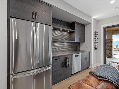 1562 Antler Court, Kelowna, BC - Indoor Photo Showing Kitchen