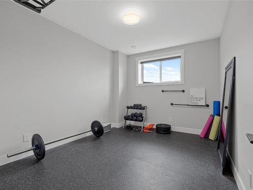 1562 Antler Court, Kelowna, BC - Indoor Photo Showing Gym Room