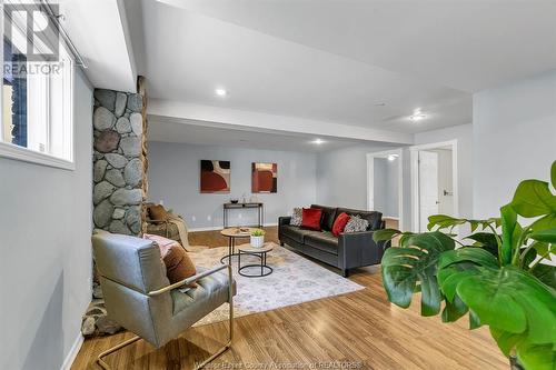 10258 Paulina Court, Windsor, ON - Indoor Photo Showing Living Room