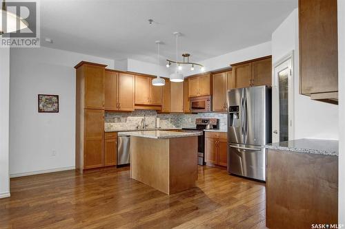 205 2160 Heseltine Road, Regina, SK - Indoor Photo Showing Kitchen