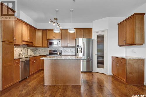 205 2160 Heseltine Road, Regina, SK - Indoor Photo Showing Kitchen