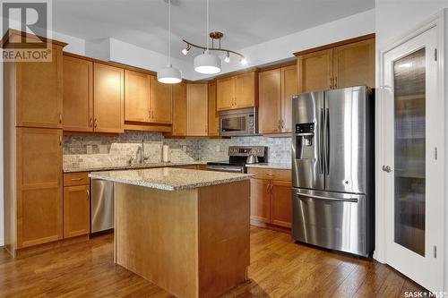 205 2160 Heseltine Road, Regina, SK - Indoor Photo Showing Kitchen