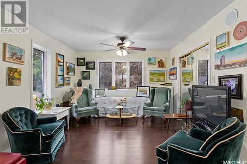 202-206 Elizabeth Avenue, Manitou Beach, SK - Indoor Photo Showing Living Room