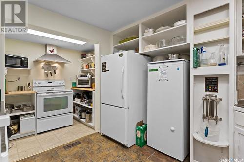 202-206 Elizabeth Avenue, Manitou Beach, SK - Indoor Photo Showing Kitchen