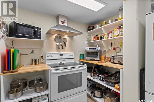 202-206 Elizabeth Avenue, Manitou Beach, SK - Indoor Photo Showing Kitchen