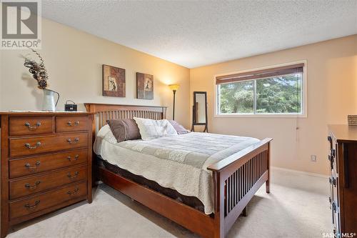 207 Lakeshore Place, Saskatoon, SK - Indoor Photo Showing Bedroom