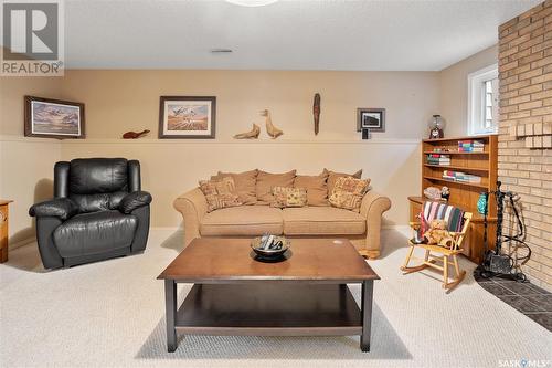 207 Lakeshore Place, Saskatoon, SK - Indoor Photo Showing Living Room