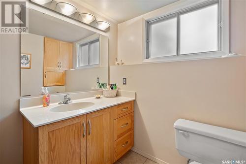 207 Lakeshore Place, Saskatoon, SK - Indoor Photo Showing Bathroom