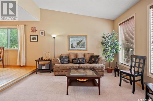 207 Lakeshore Place, Saskatoon, SK - Indoor Photo Showing Living Room