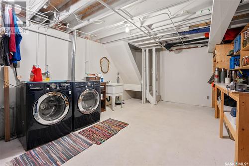 207 Lakeshore Place, Saskatoon, SK - Indoor Photo Showing Laundry Room
