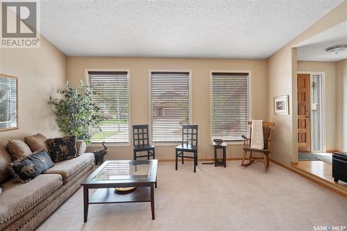 207 Lakeshore Place, Saskatoon, SK - Indoor Photo Showing Living Room