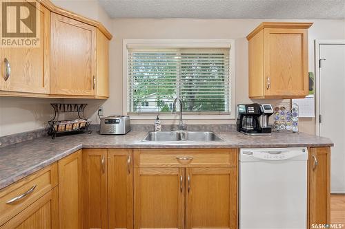 207 Lakeshore Place, Saskatoon, SK - Indoor Photo Showing Kitchen With Double Sink