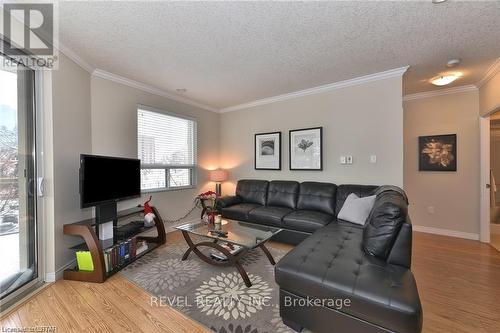 402 - 435 Colborne Street, London, ON - Indoor Photo Showing Living Room