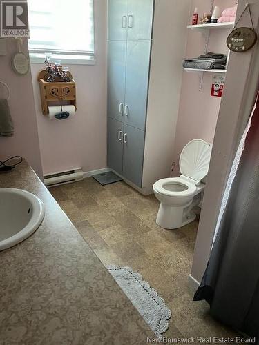 480 Queen Street, Dalhousie, NB - Indoor Photo Showing Bathroom