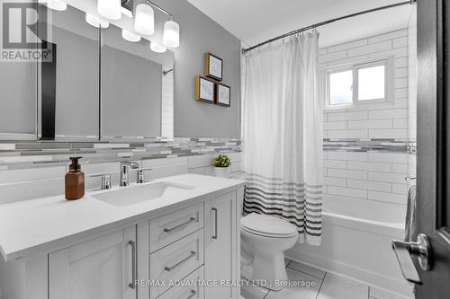 7 Lochern Road, London, ON - Indoor Photo Showing Bathroom