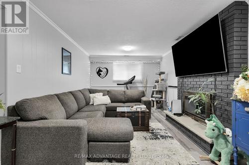 7 Lochern Road, London, ON - Indoor Photo Showing Living Room