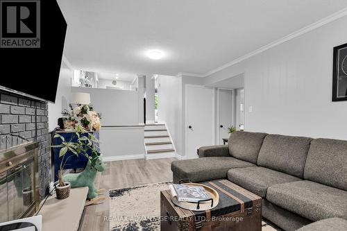 7 Lochern Road, London, ON - Indoor Photo Showing Living Room