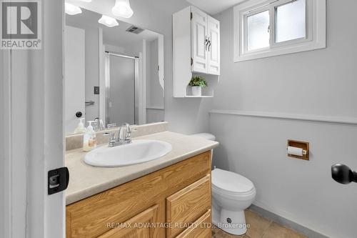 7 Lochern Road, London, ON - Indoor Photo Showing Bathroom