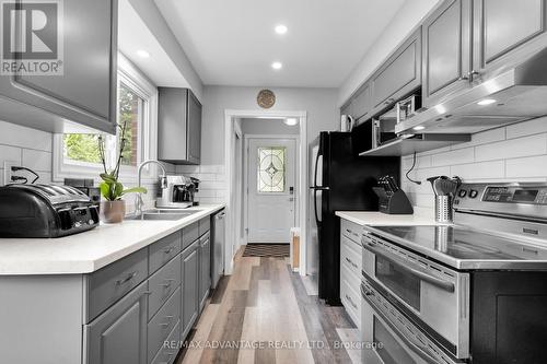 7 Lochern Road, London, ON - Indoor Photo Showing Kitchen With Double Sink