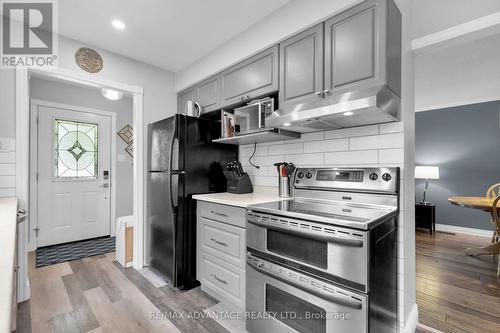 7 Lochern Road, London, ON - Indoor Photo Showing Kitchen