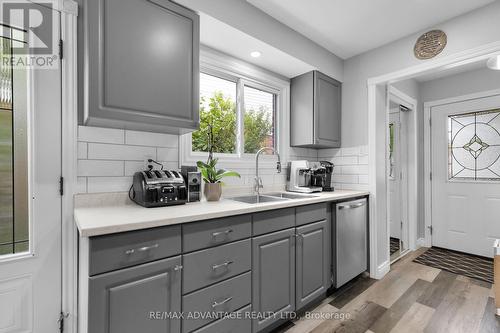 7 Lochern Road, London, ON - Indoor Photo Showing Kitchen With Double Sink