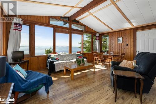 36 15C (Huckleberry) Island, Carling, ON - Indoor Photo Showing Living Room