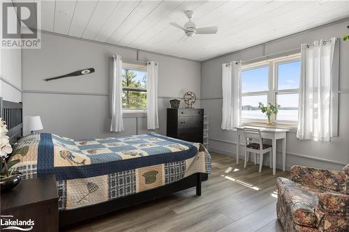 36 15C (Huckleberry) Island, Carling, ON - Indoor Photo Showing Bedroom