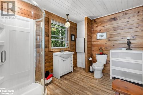 36 15C (Huckleberry) Island, Carling, ON - Indoor Photo Showing Bathroom