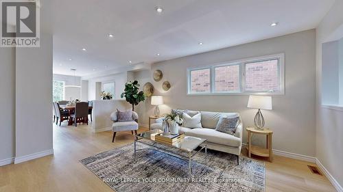 3374 Scotch Pine Gate, Mississauga, ON - Indoor Photo Showing Living Room