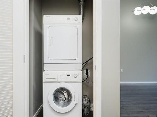 101-834 Johnson St, Victoria, BC - Indoor Photo Showing Laundry Room
