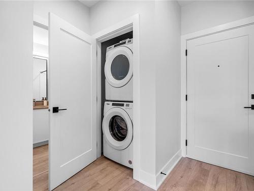 202-1371 Goldstream Ave, Langford, BC - Indoor Photo Showing Laundry Room