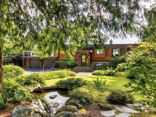 8381 Lochside Dr, Central Saanich, BC 