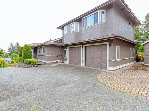 1785 Fairfax Pl, North Saanich, BC 