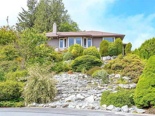 1785 Fairfax Pl, North Saanich, BC 