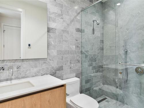 209-521 Courtney St, Victoria, BC - Indoor Photo Showing Bathroom