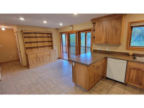 2200 Yellowhead Highway S, Clearwater, BC - Indoor Photo Showing Kitchen