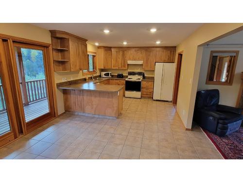 2200 Yellowhead Highway S, Clearwater, BC - Indoor Photo Showing Kitchen