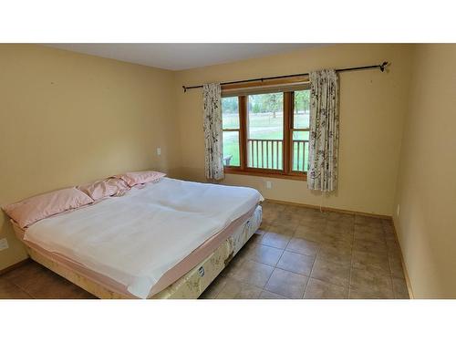 2200 Yellowhead Highway S, Clearwater, BC - Indoor Photo Showing Bedroom