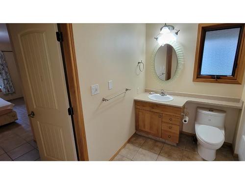 2200 Yellowhead Highway S, Clearwater, BC - Indoor Photo Showing Bathroom