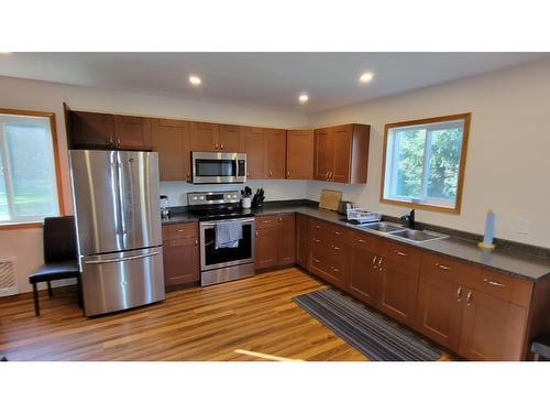 2200 Yellowhead Highway S, Clearwater, BC - Indoor Photo Showing Kitchen With Double Sink