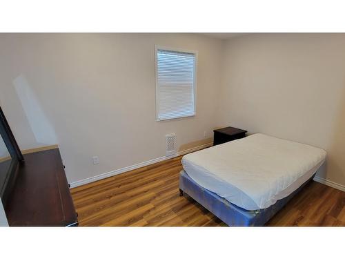 2200 Yellowhead Highway S, Clearwater, BC - Indoor Photo Showing Bedroom