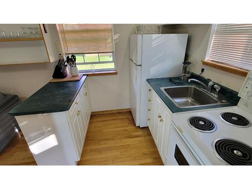 2200 Yellowhead Highway S, Clearwater, BC - Indoor Photo Showing Kitchen