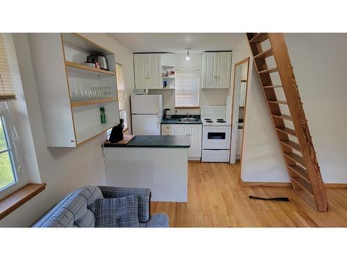 2200 Yellowhead Highway S, Clearwater, BC - Indoor Photo Showing Kitchen