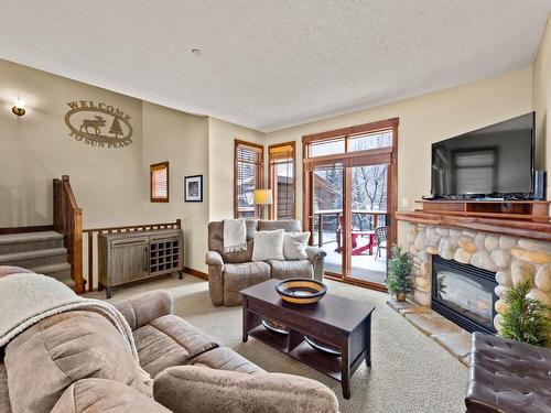 9-5035 Valley Drive, Sun Peaks, BC - Indoor Photo Showing Living Room With Fireplace