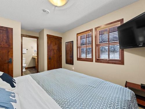 9-5035 Valley Drive, Sun Peaks, BC - Indoor Photo Showing Bedroom