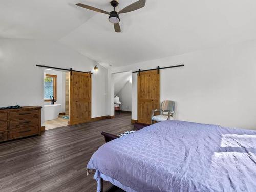 2524 Harper Ranch Road, Kamloops, BC - Indoor Photo Showing Bedroom