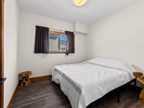 2524 Harper Ranch Road, Kamloops, BC - Indoor Photo Showing Bedroom