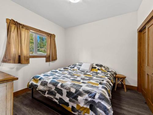 2524 Harper Ranch Road, Kamloops, BC - Indoor Photo Showing Bedroom